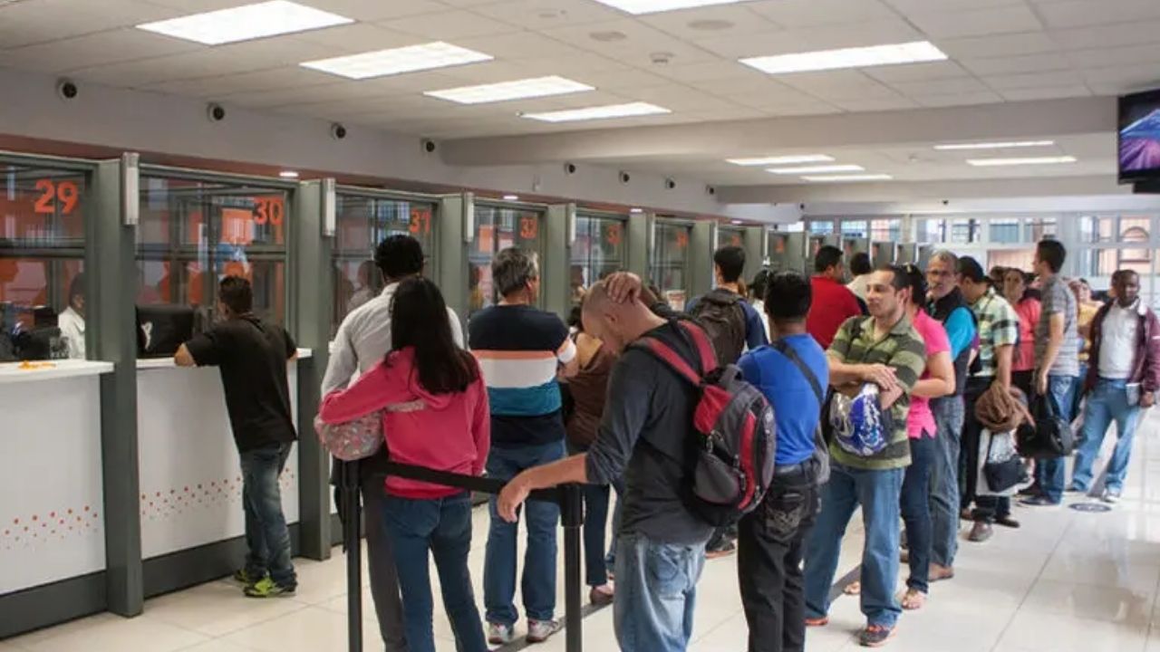 Aumenta la bancarización en México, pero persiste bajo nivel de ahorro 