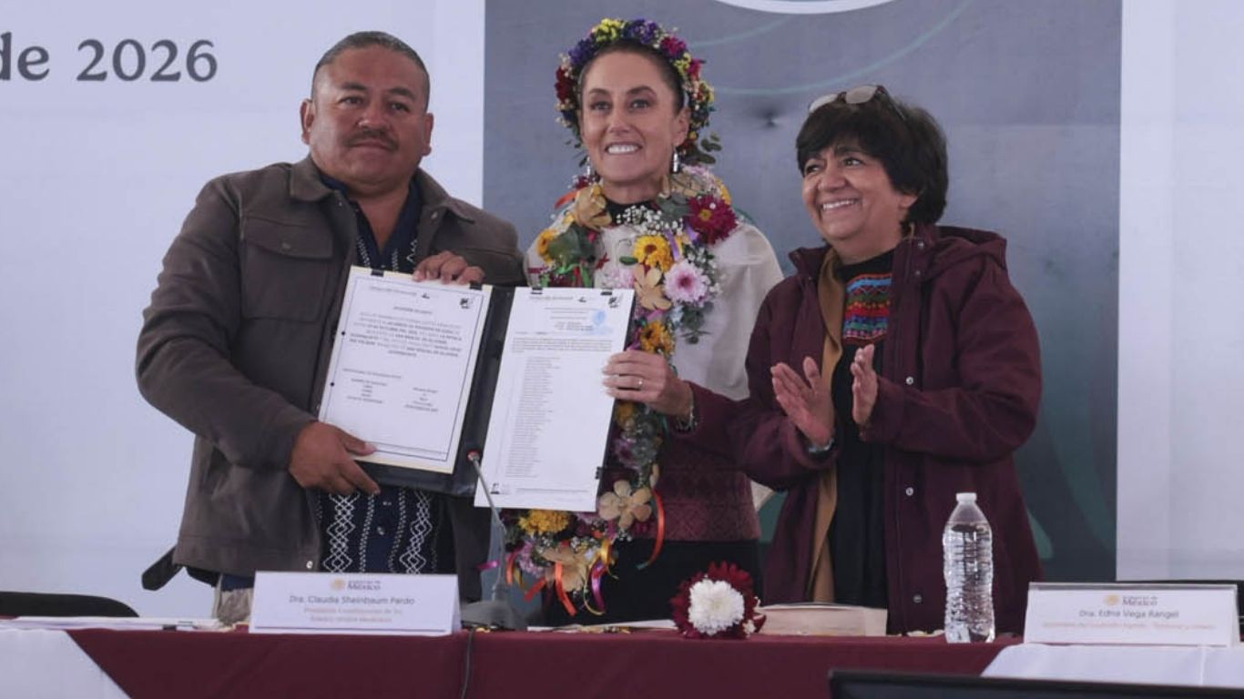 Entrega Sheinbaum reconocimiento a Ejido Nuevo Cruz del Palmar