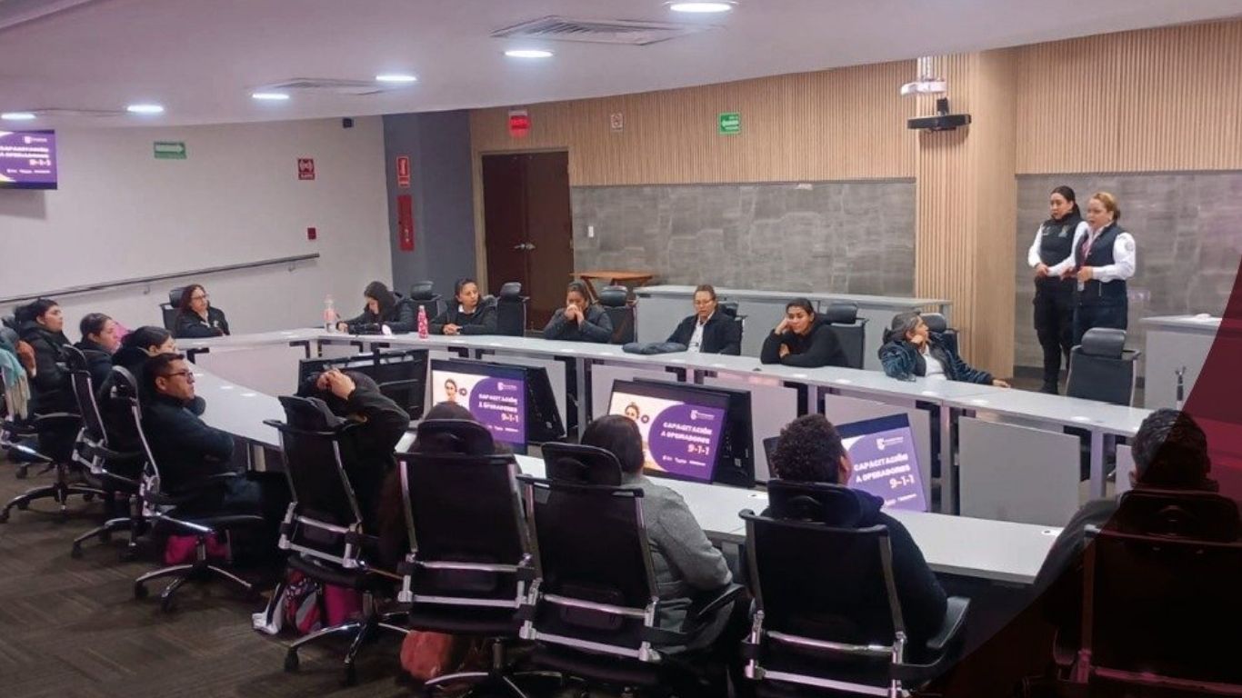 Operadores del 911 reciben capacitación especializada