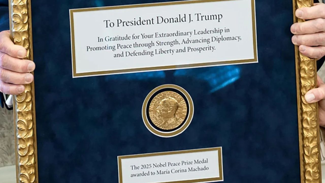 Fundación Nobel fija postura luego que Machado regaló medalla a Trump
