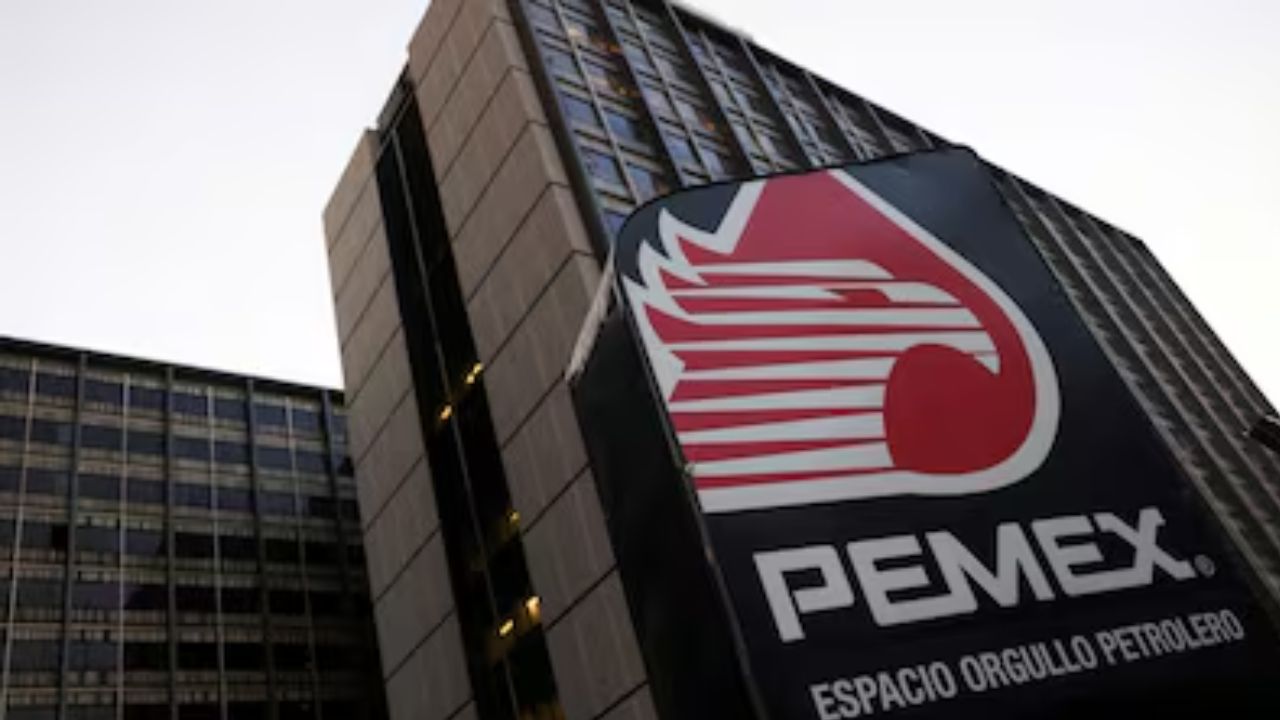 Pemex reporta deterioro millonario por caída del crudo