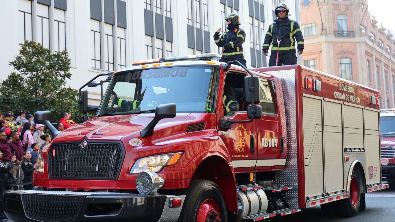 ¡Entérate! Desfile por el Día del Bombero 
