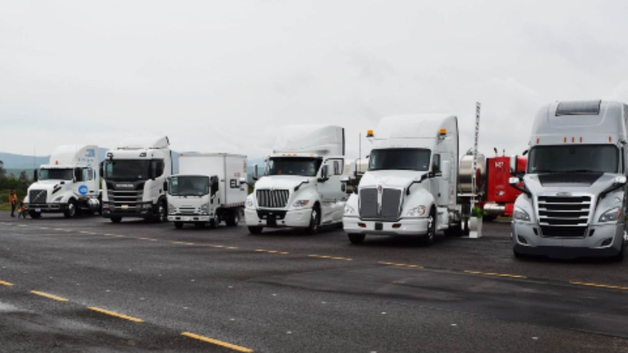 Ventas y producción de vehículos pesados caen: Inegi