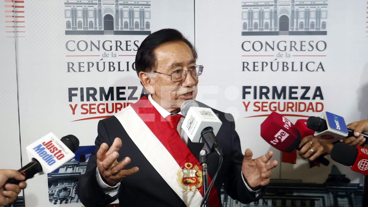 Congreso de Perú nombra presidente interino
