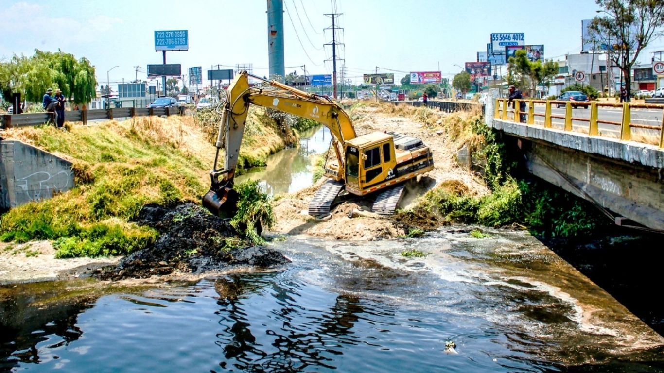 Intensifican limpieza de drenajes en Edomex