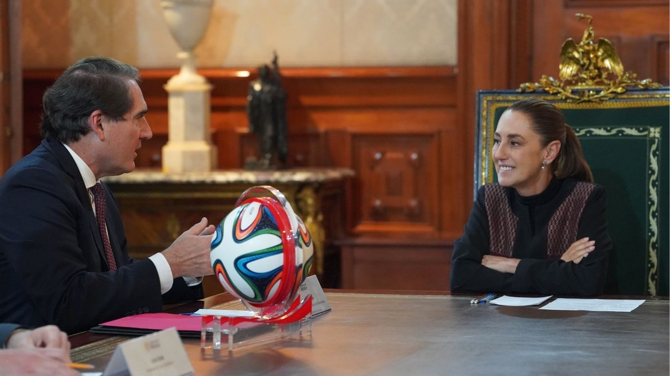 Sheinbaum anuncia inversión de 6 mil mdd de Coca-Cola