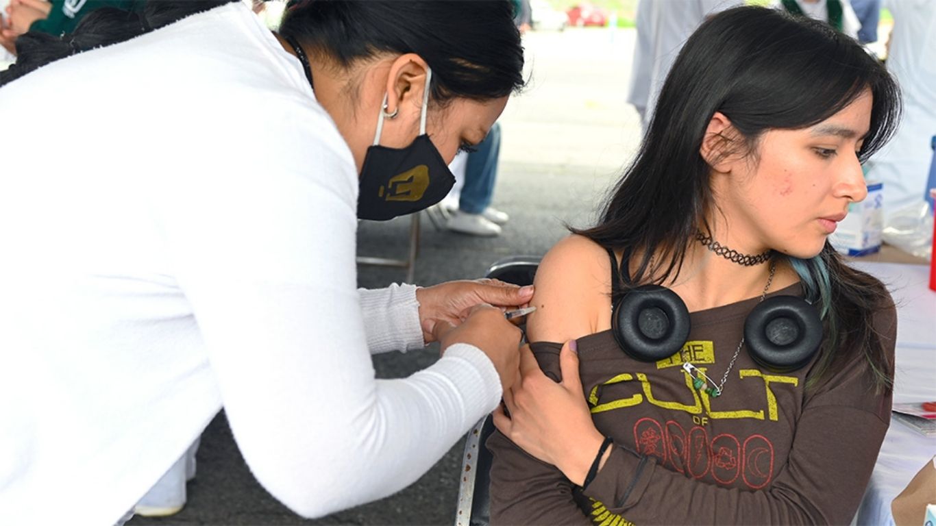Mega Centro de Vacunación contra sarampión en la UNAM