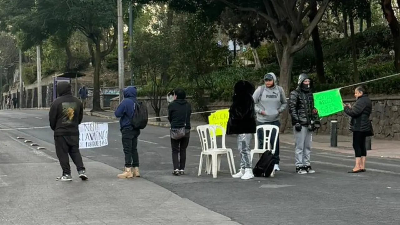 Suma más de 24 horas el bloqueo en Parque Lira