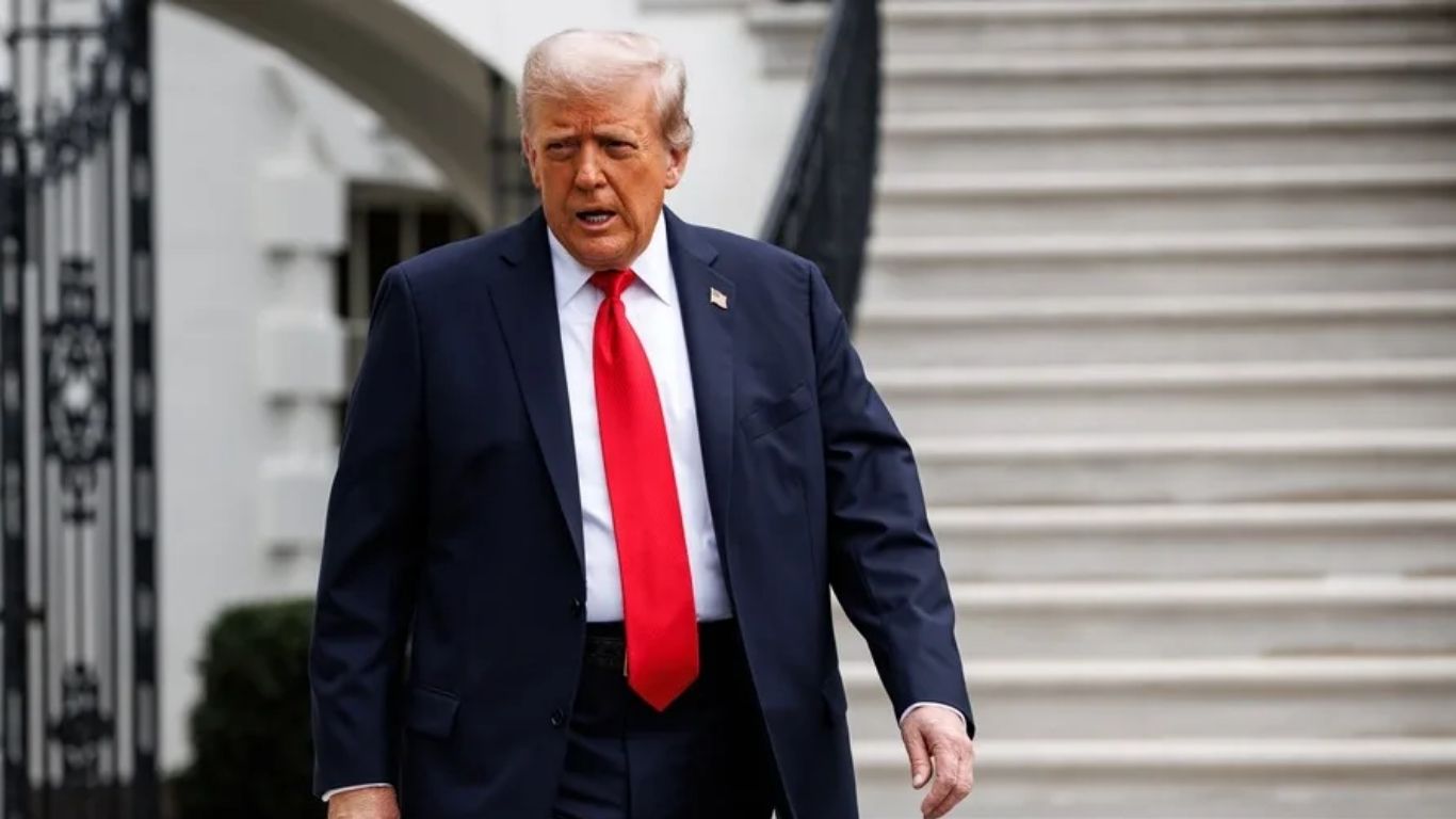 Trump anuncia medidas por alza del crudo