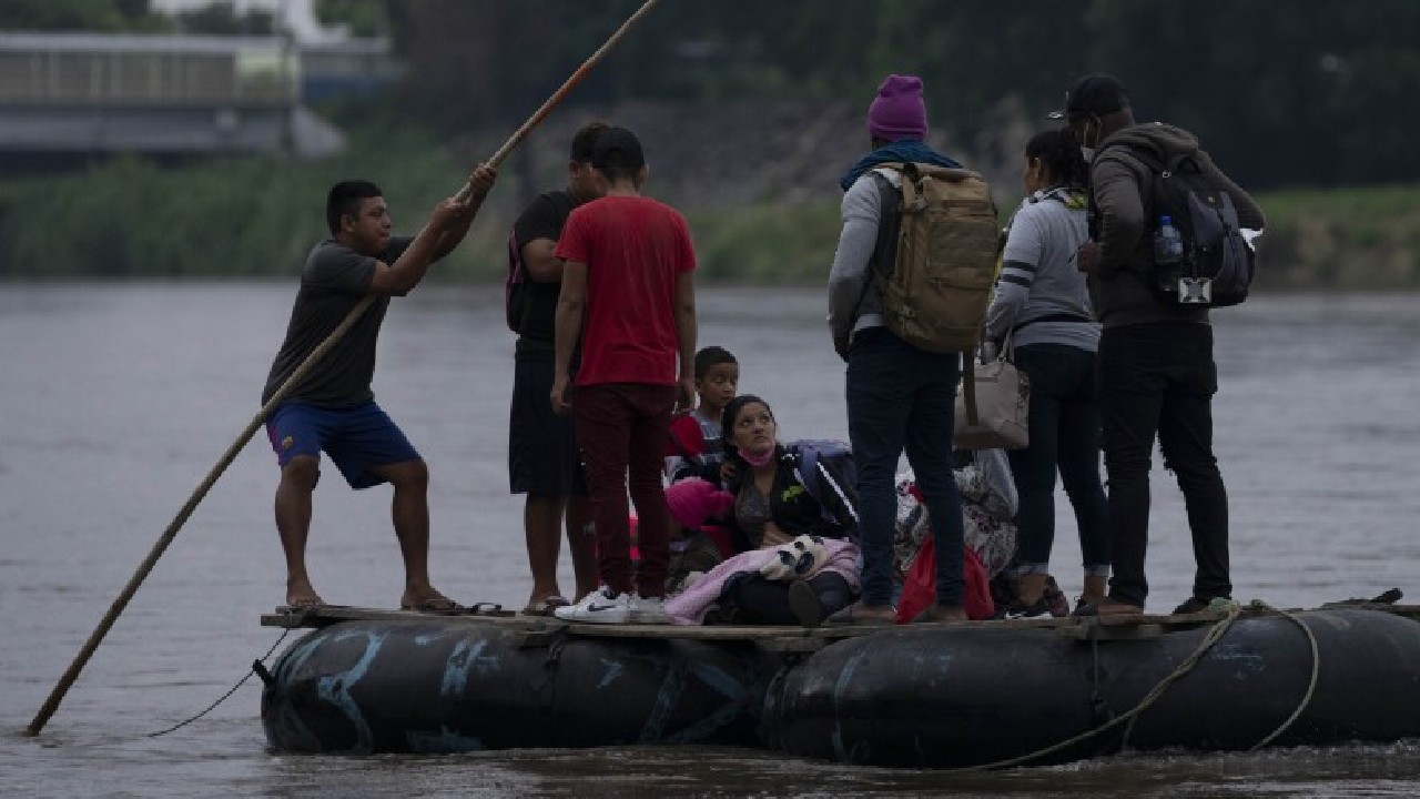 Sheinbaum pide a EU respeto a migrantes mexicanos