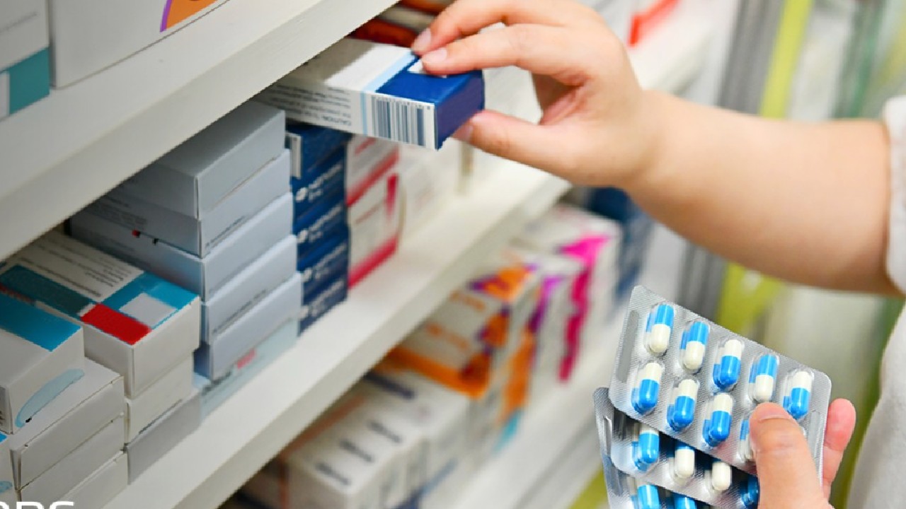 Desabasto de medicinas es por burocracia: Sheinbaum