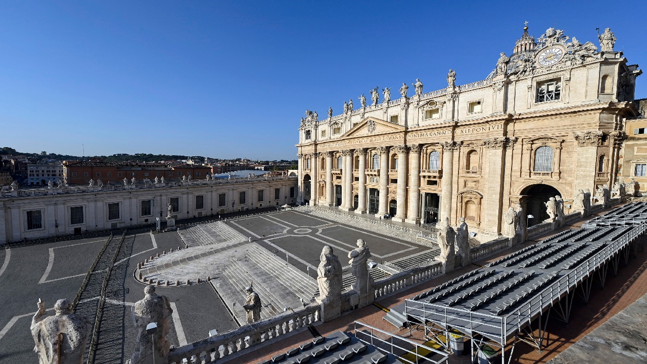 Llama El Vaticano a rezar el rosario por el papa Francisco