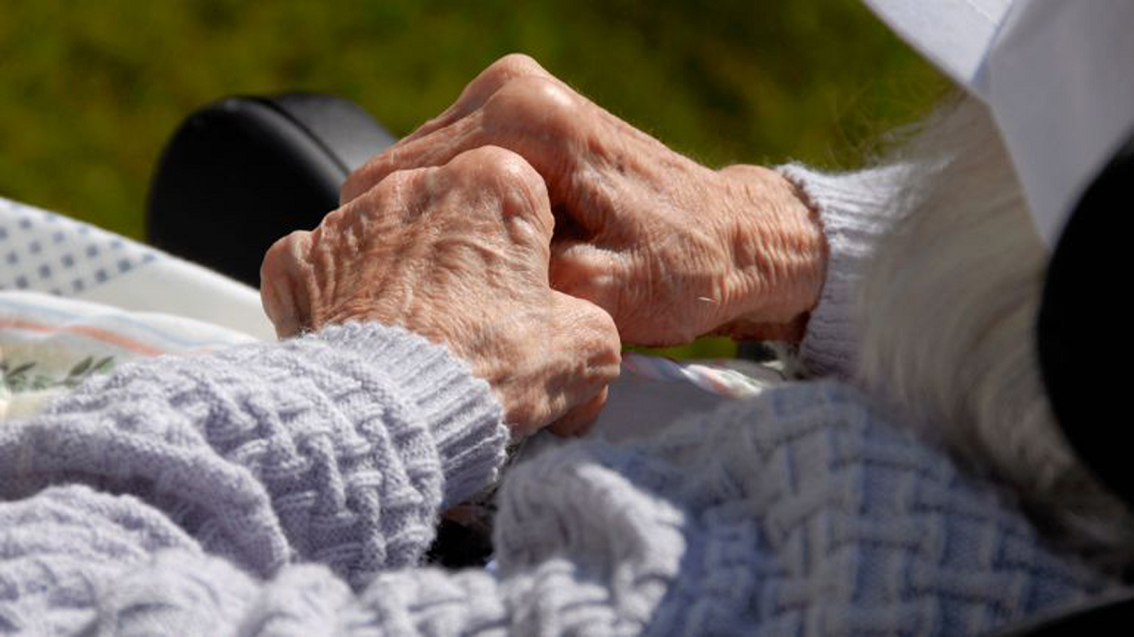 Estrés financiero golpea a adultos mayores: Condusef
