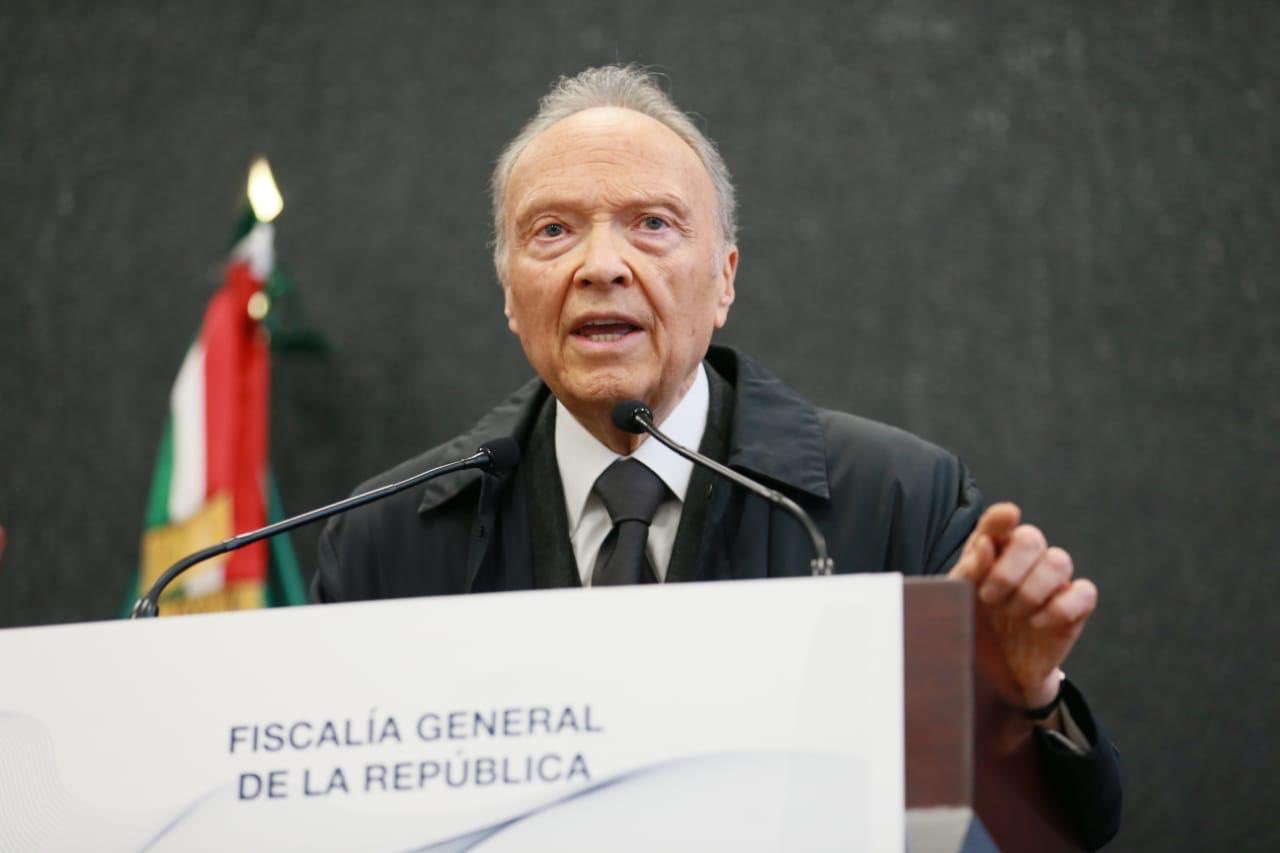 Gertz Manero renuncia a la FGR