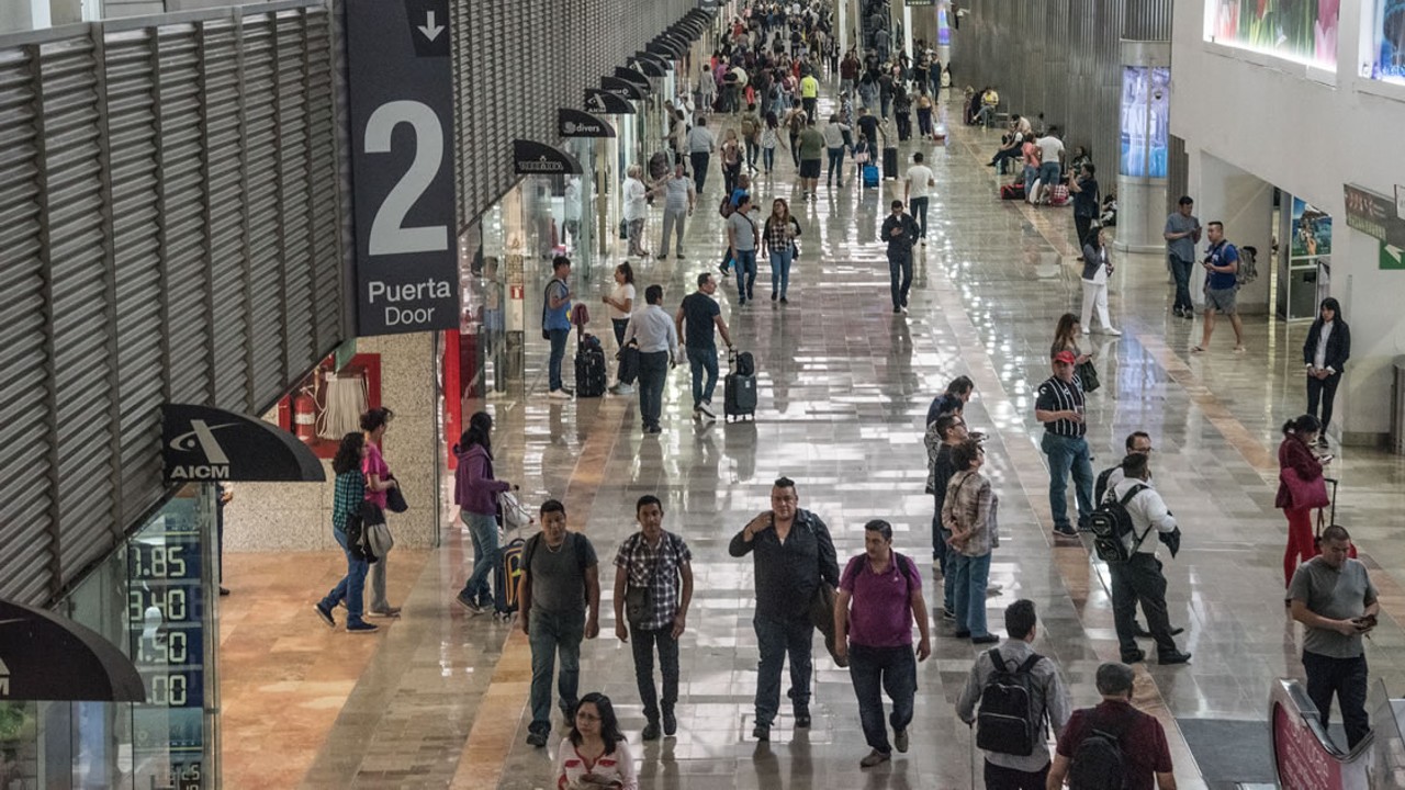 Más de 19 mil pasajeros afectados tras cierre del AICM por las lluvias
