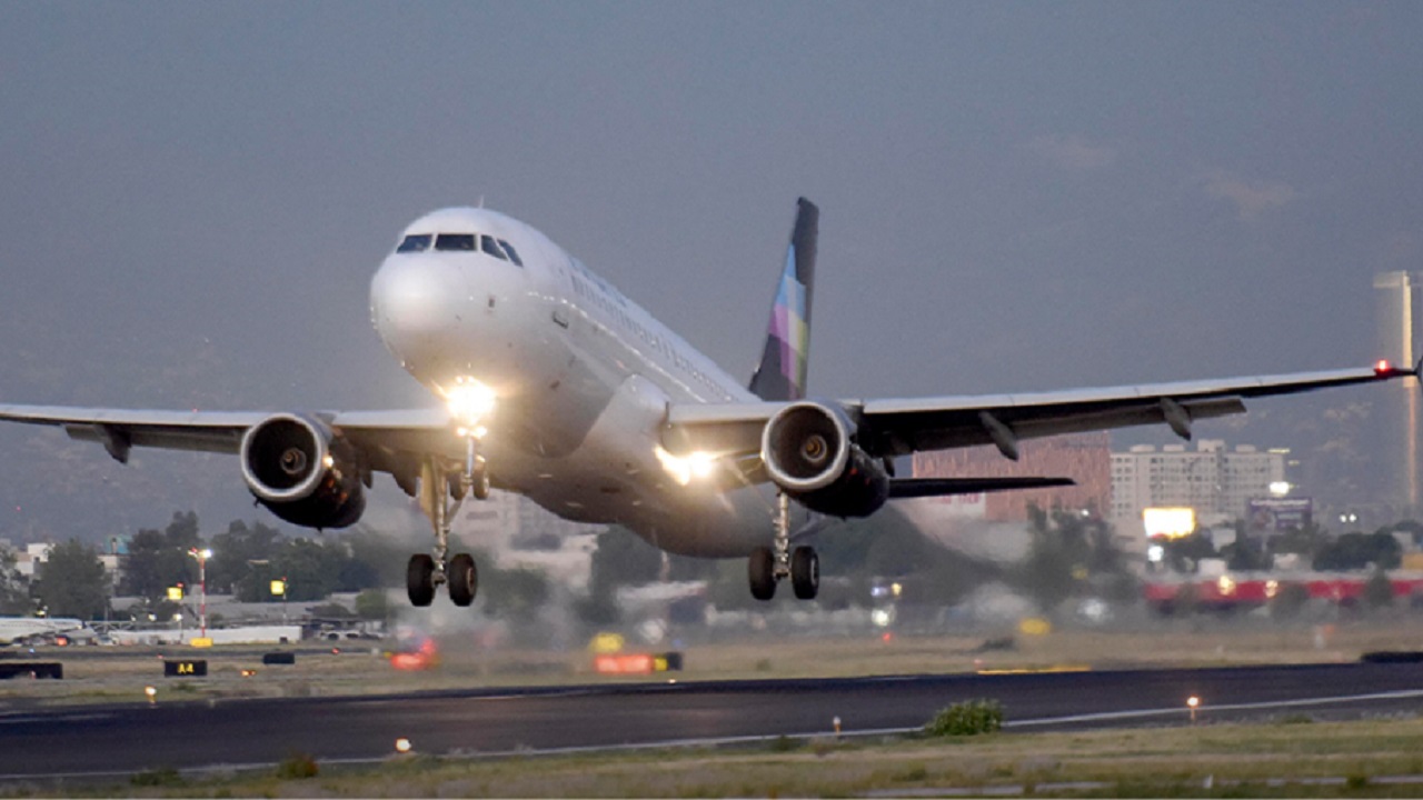 EU amenaza con frenar vuelos mexicanos