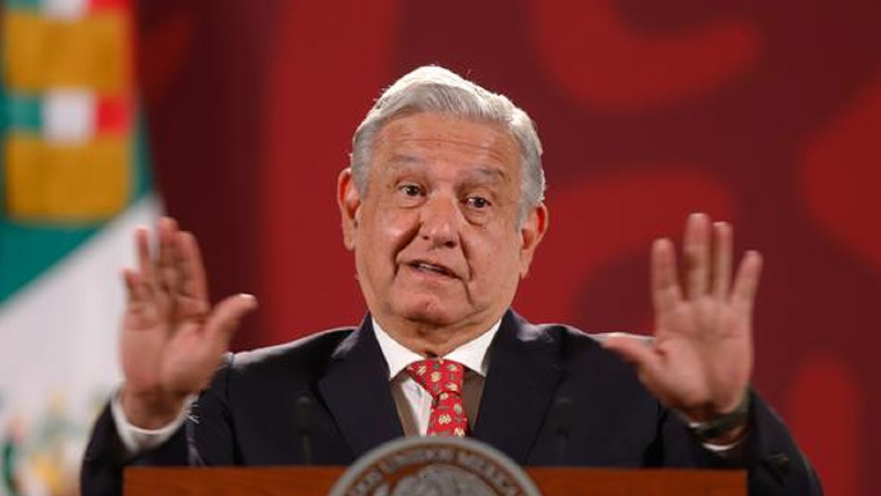 AMLO rechaza acusaciones contra Sedena sobre Ayotzinapa