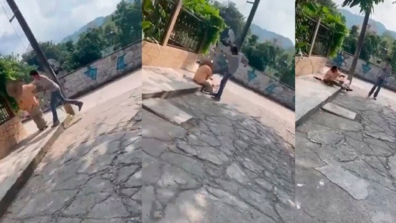 Graban a un joven golpeando a un adulto mayor en Hidalgo