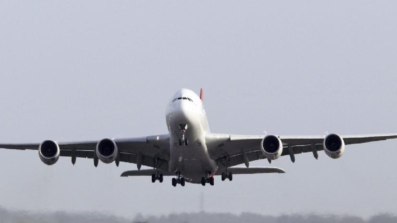 Un avión invadió la ruta de otra en el AICM