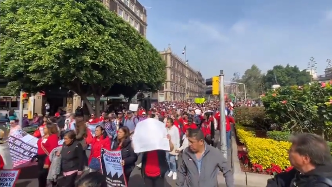 CNTE refuerza su campamento en calles del Centro Histórico