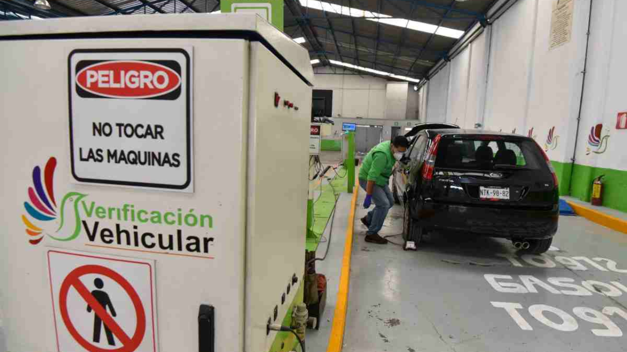 ¡Atención! últimos días para que autos con engomado verde verifiquen