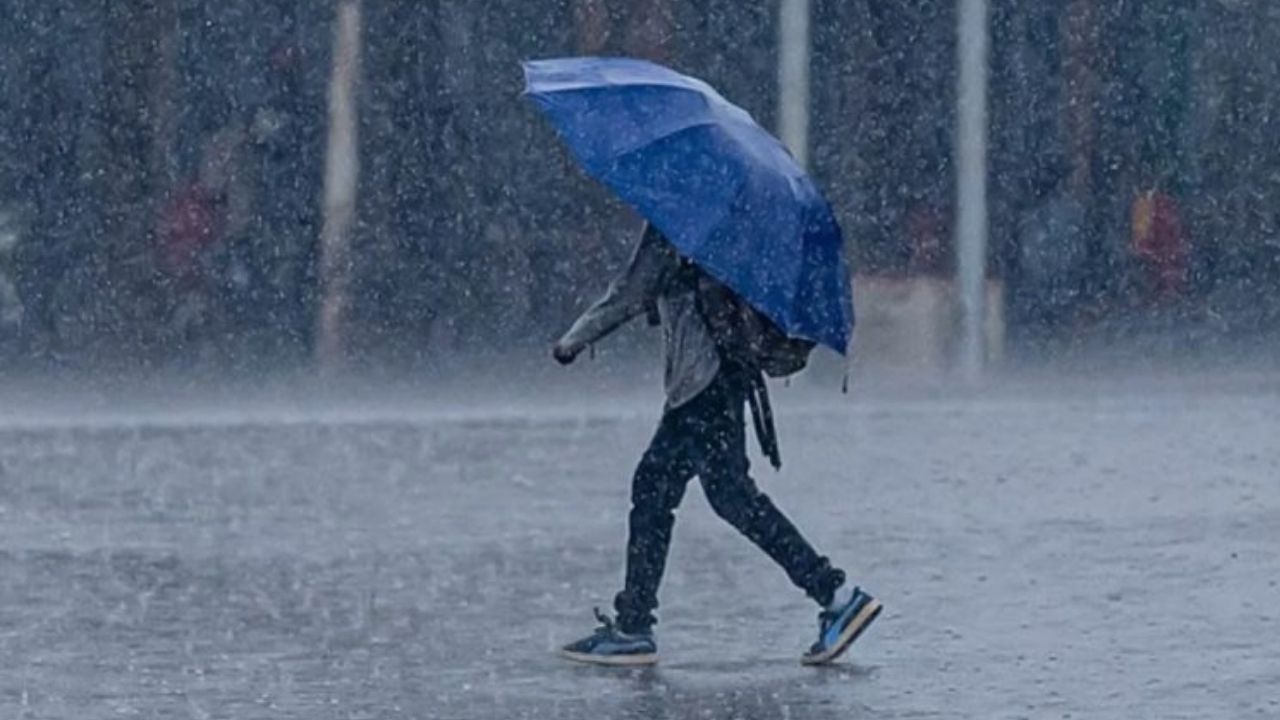 ¡No guardes el paraguas! Llueve en la CDMX