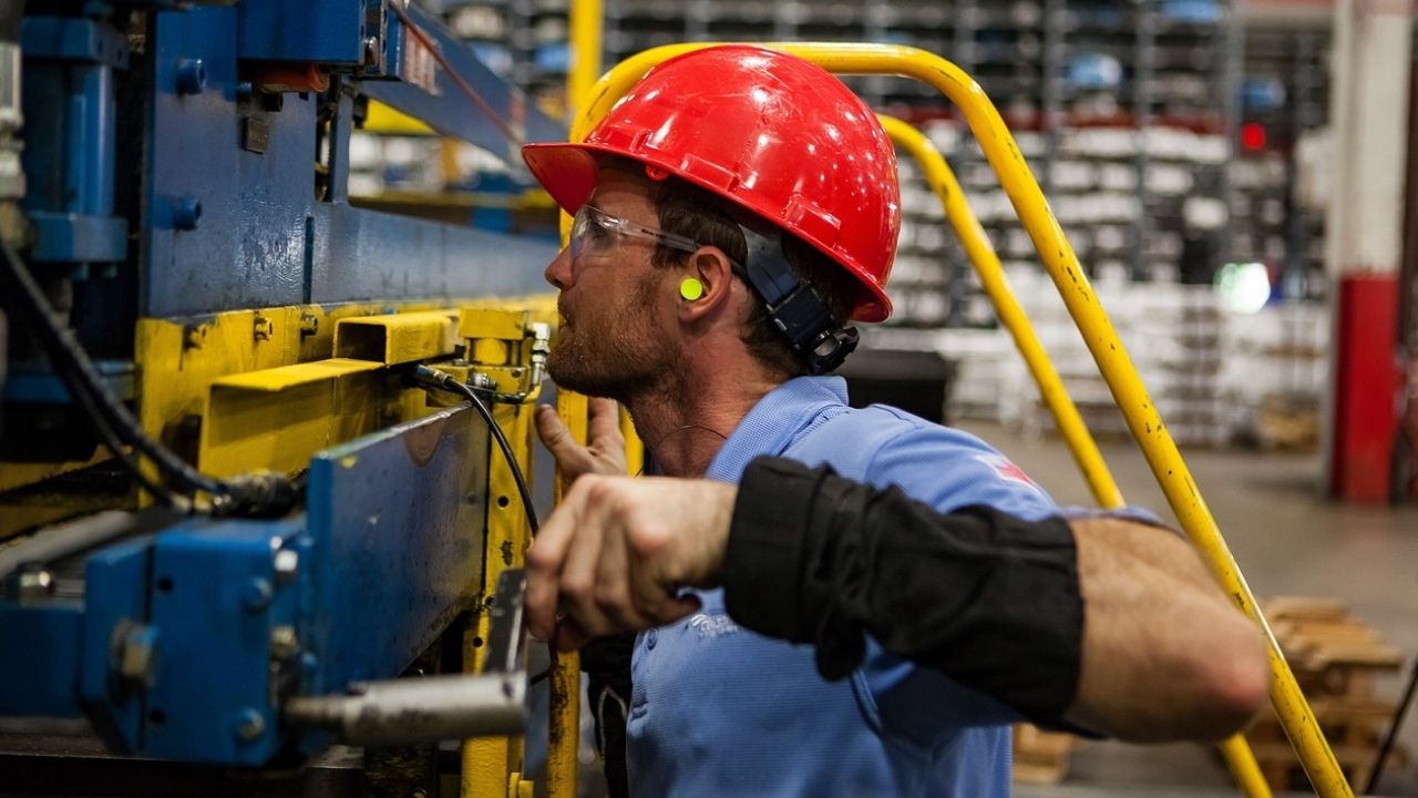 Gobierno pide frenar despidos injustificados en diciembre