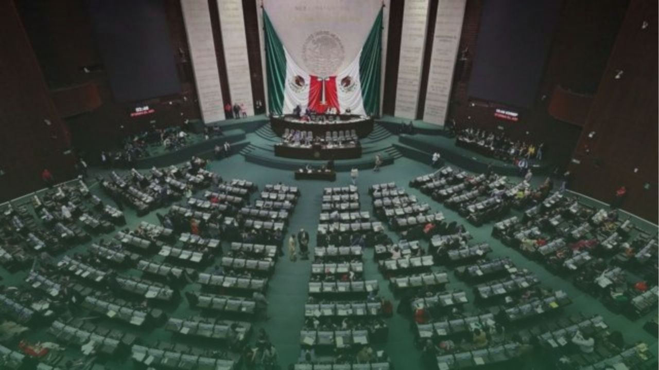 Banqueros piden al Gobierno no seguir endeudando al país