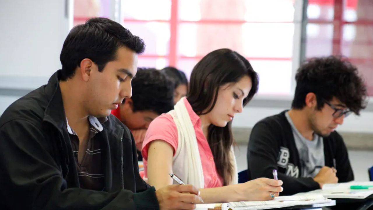 Sólo 3 de cada 10 jóvenes estudian una licenciatura: IMCO