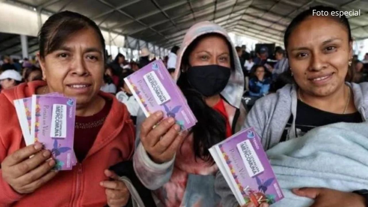 Brugada entrega vales Mercomuna a 330 mil capitalinos