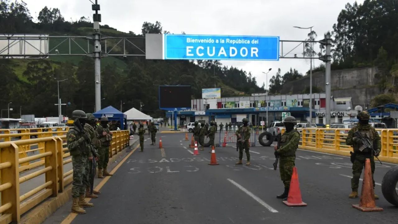 Ecuador cierra sus fronteras con Colombia y Perú