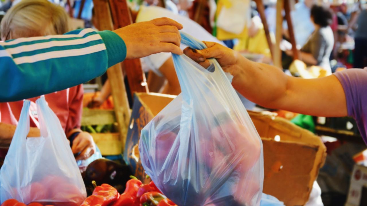 Multas a comercios que den bolsas de plástico en Edomex
