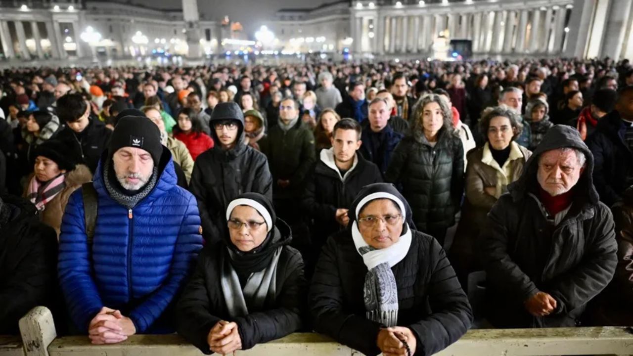 Segundo rosario por la salud del Papa Francisco