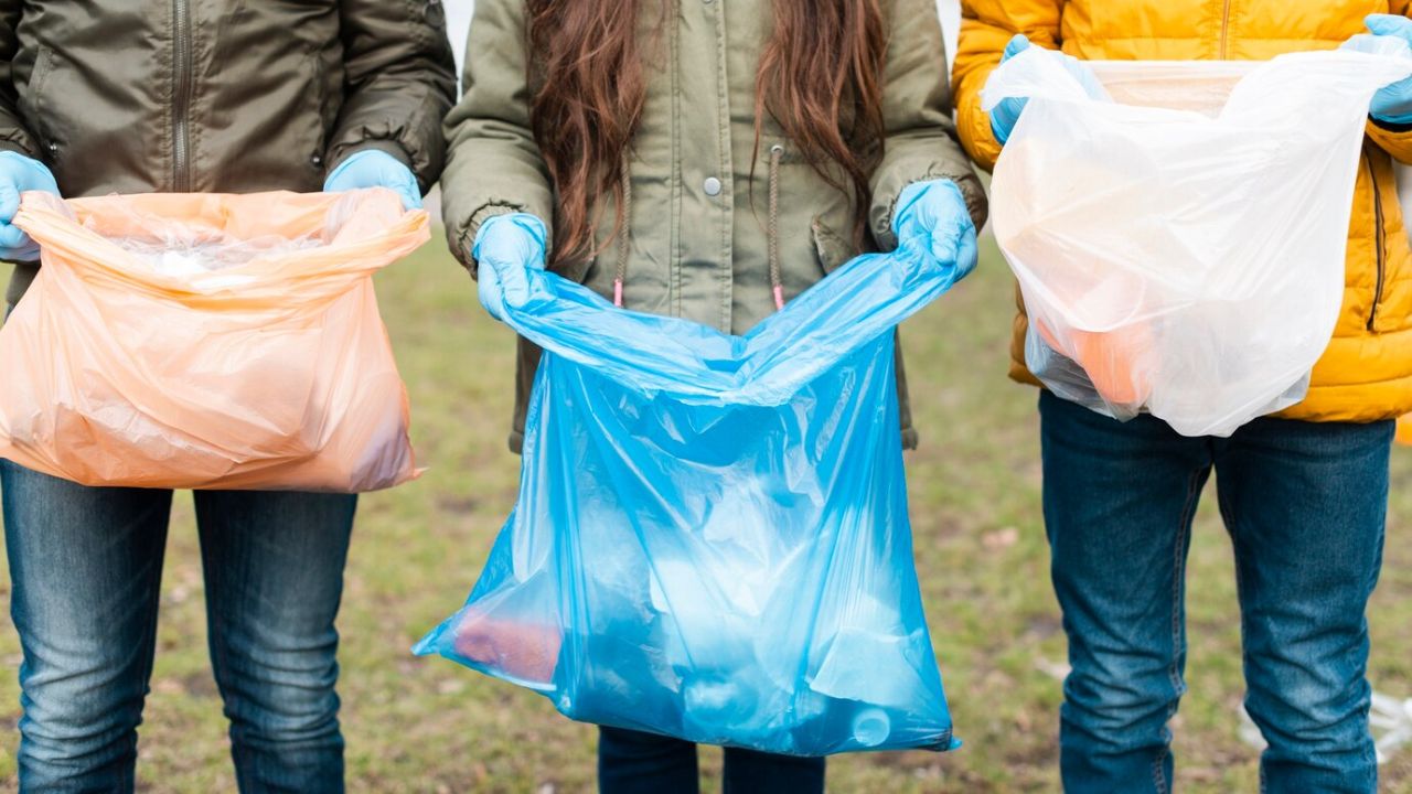 Multas de más de 339 mil pesos a quien dé bolsas plásticas