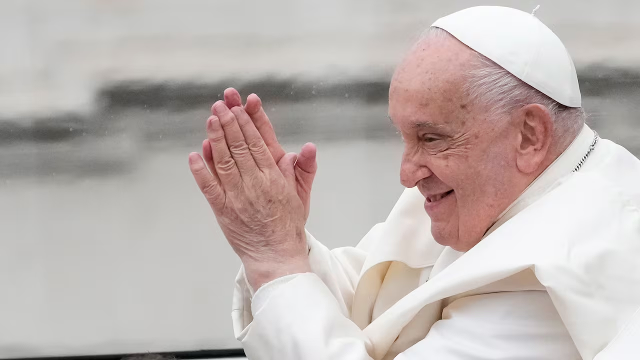 Papa Francisco sigue en estado crítico, pero estable informó el Vaticano