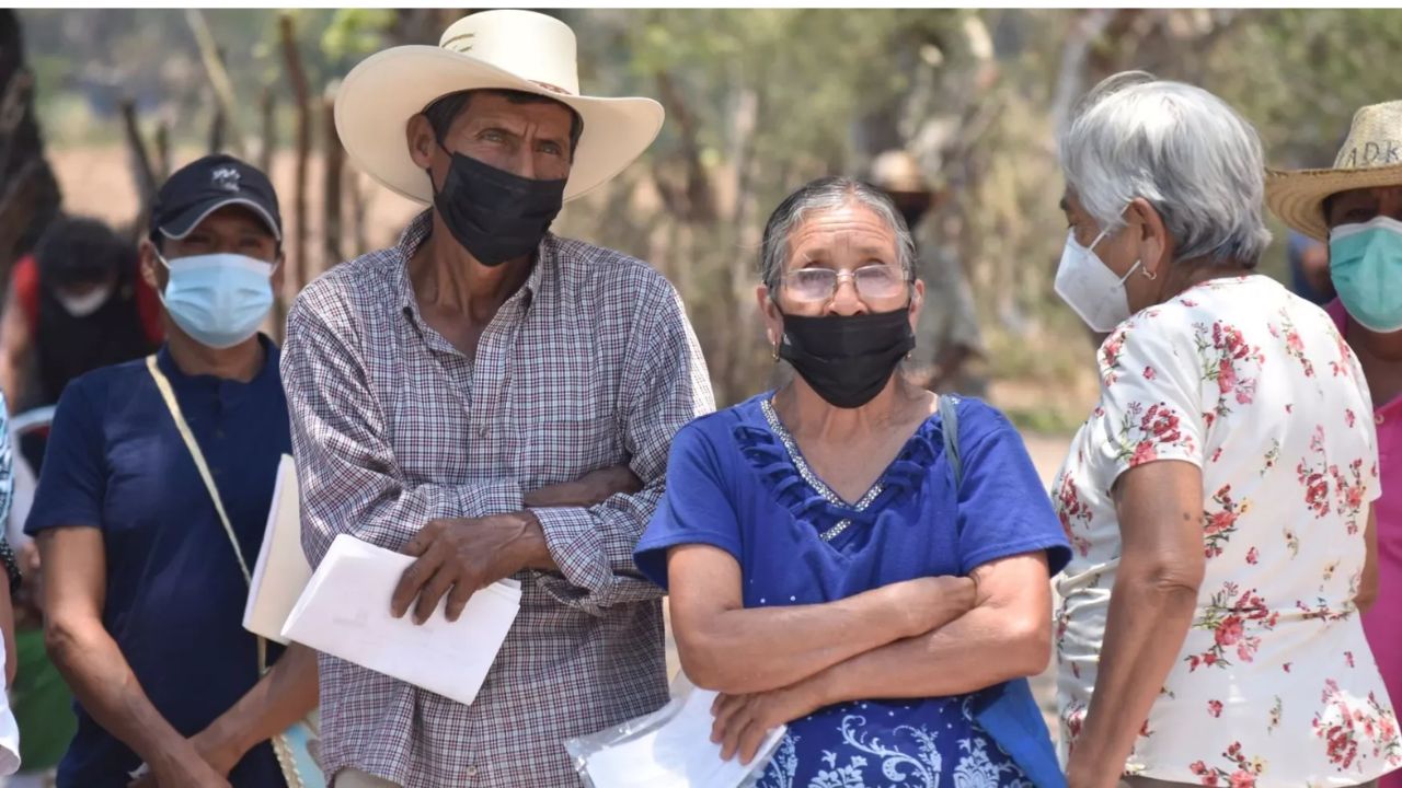 7 de cada 10 mexicanos ve en programas sociales una fuente para su vejez