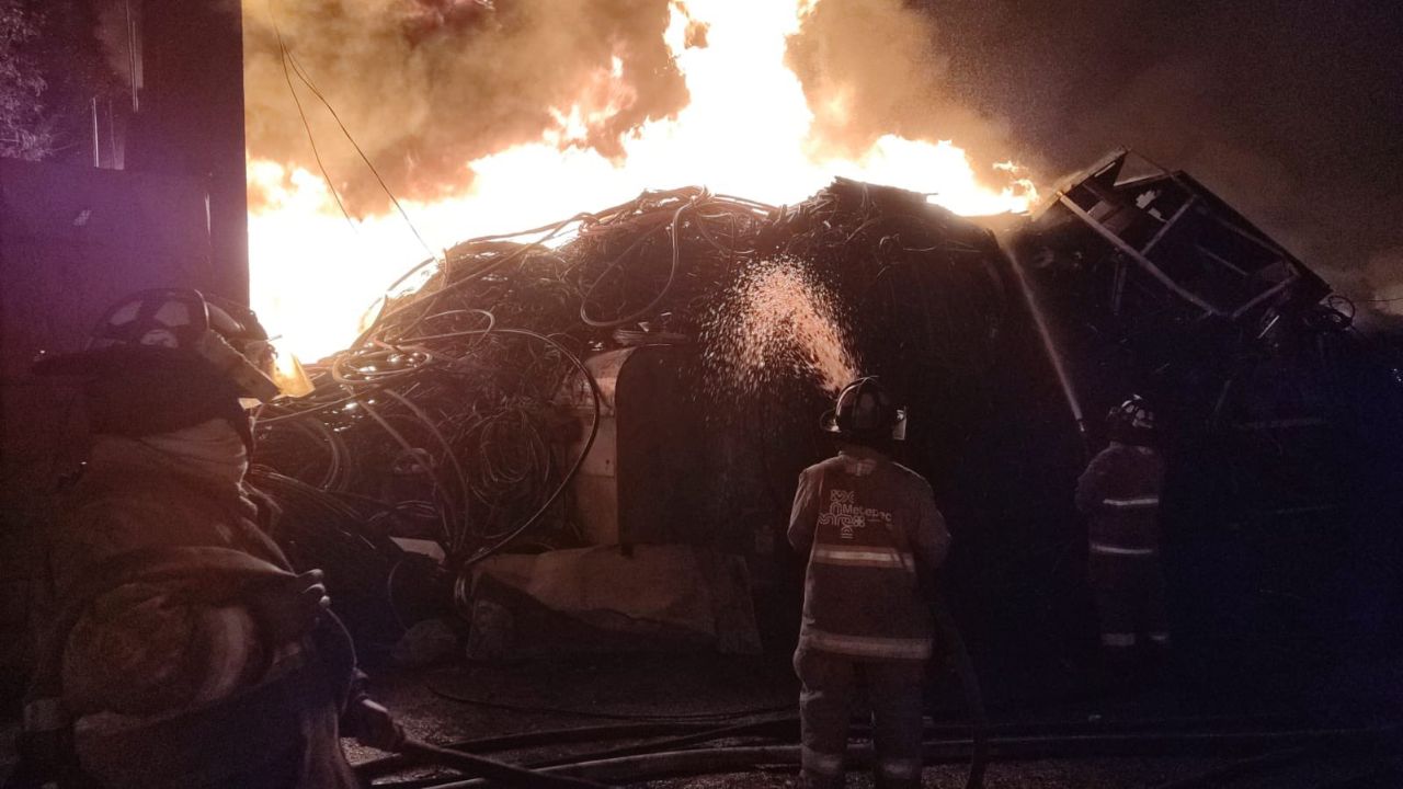 Continúa incendio en Santa María Zolotepec, suma ya más de 30 horas