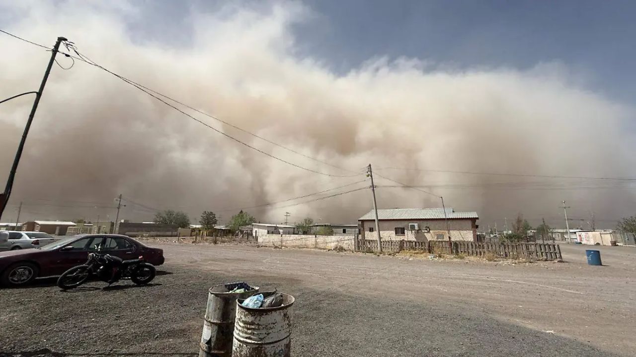 Por tormentas de arena cierran carretera en Chihuahua