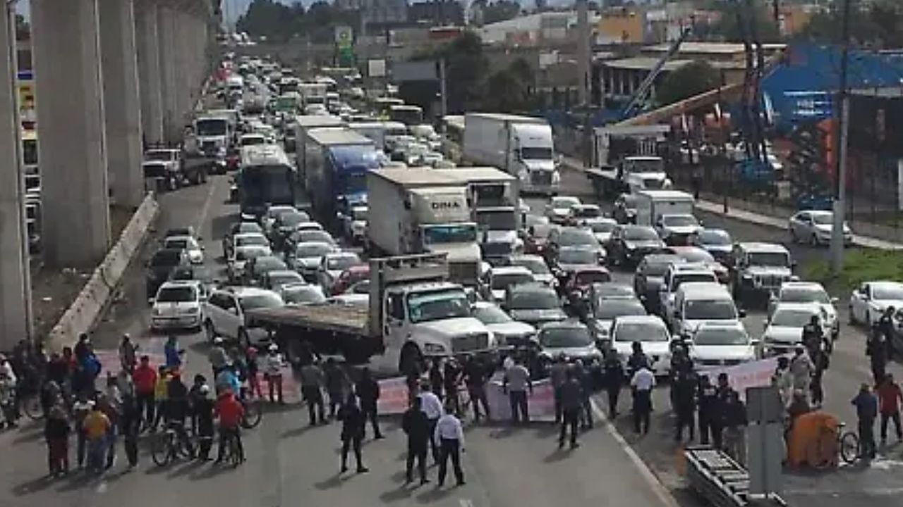 Caos vial en la México-Toluca