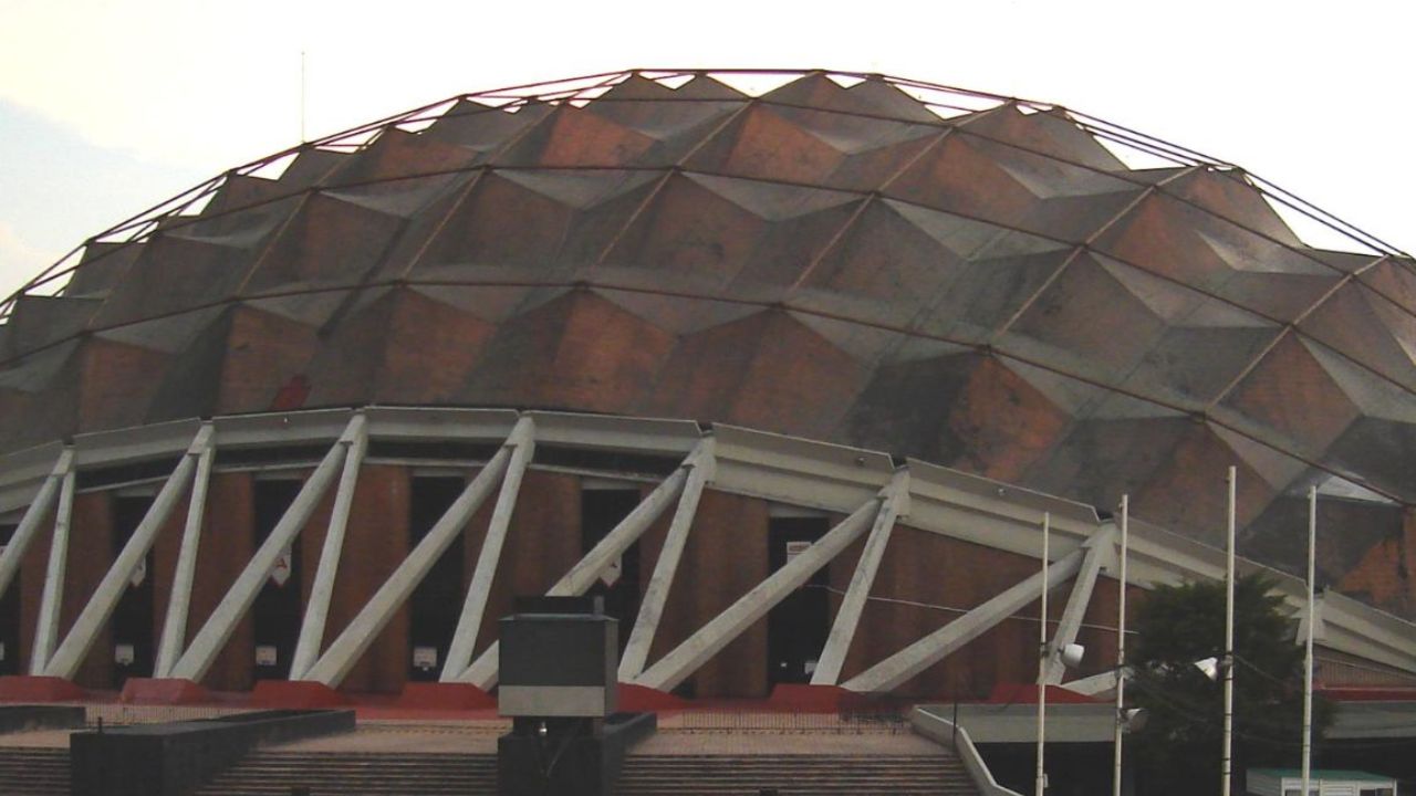 Colapsa grada en Palacio de los Deportes