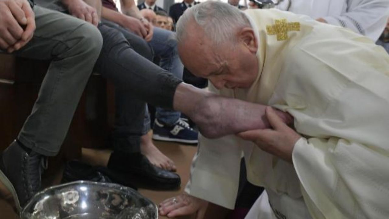Papa Francisco visita cárcel para el lavatorio de pies