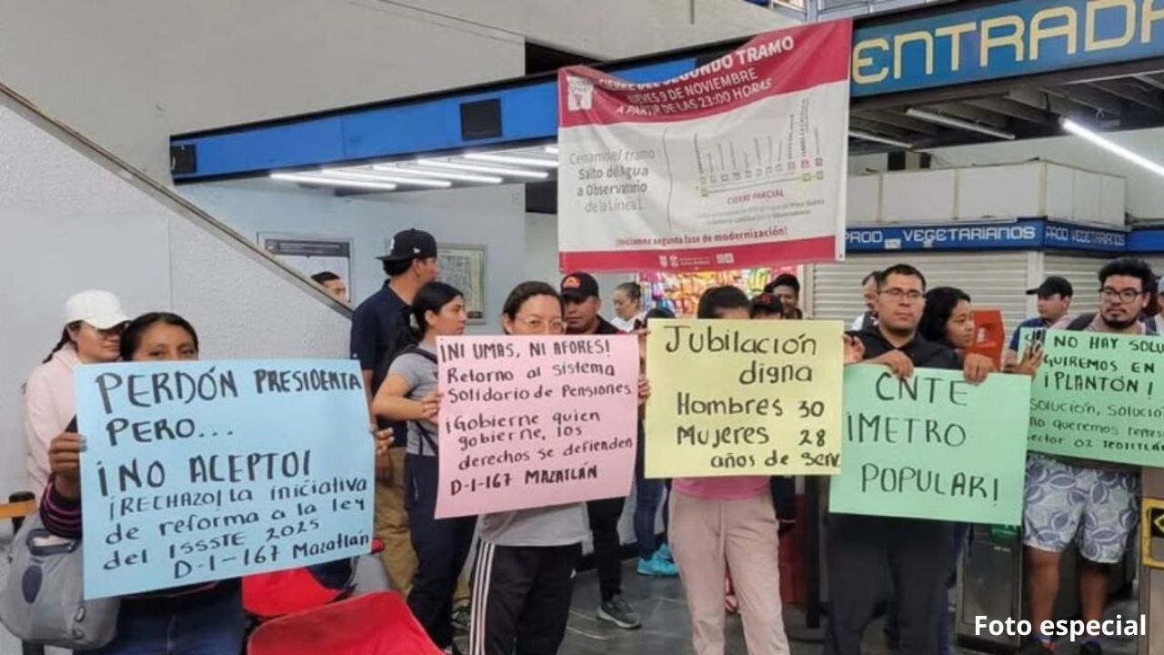 ¡CNTE toma el Metro! Dan paso libre y exigen tirar la reforma educativa de 2007