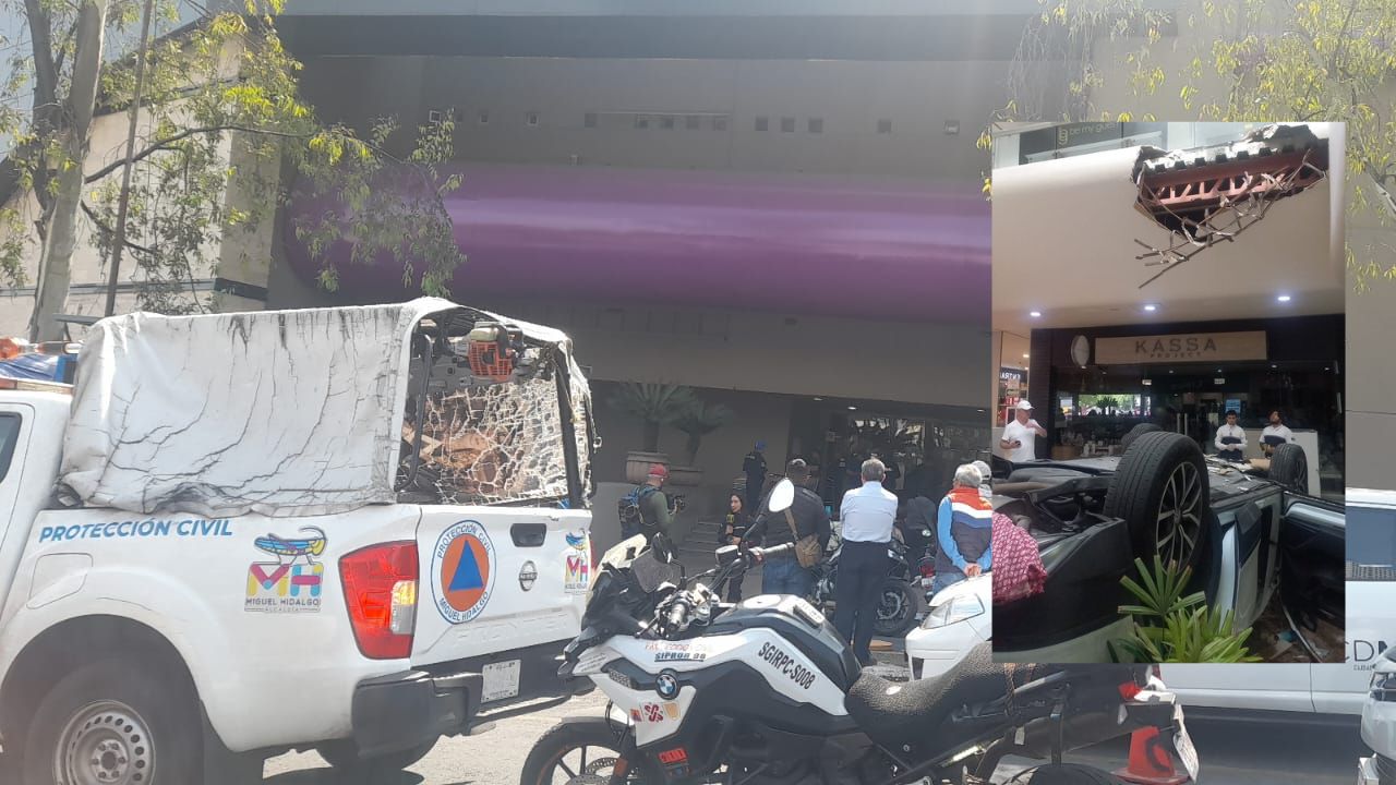 Auto cae desde tercer piso de la Plaza Lilas