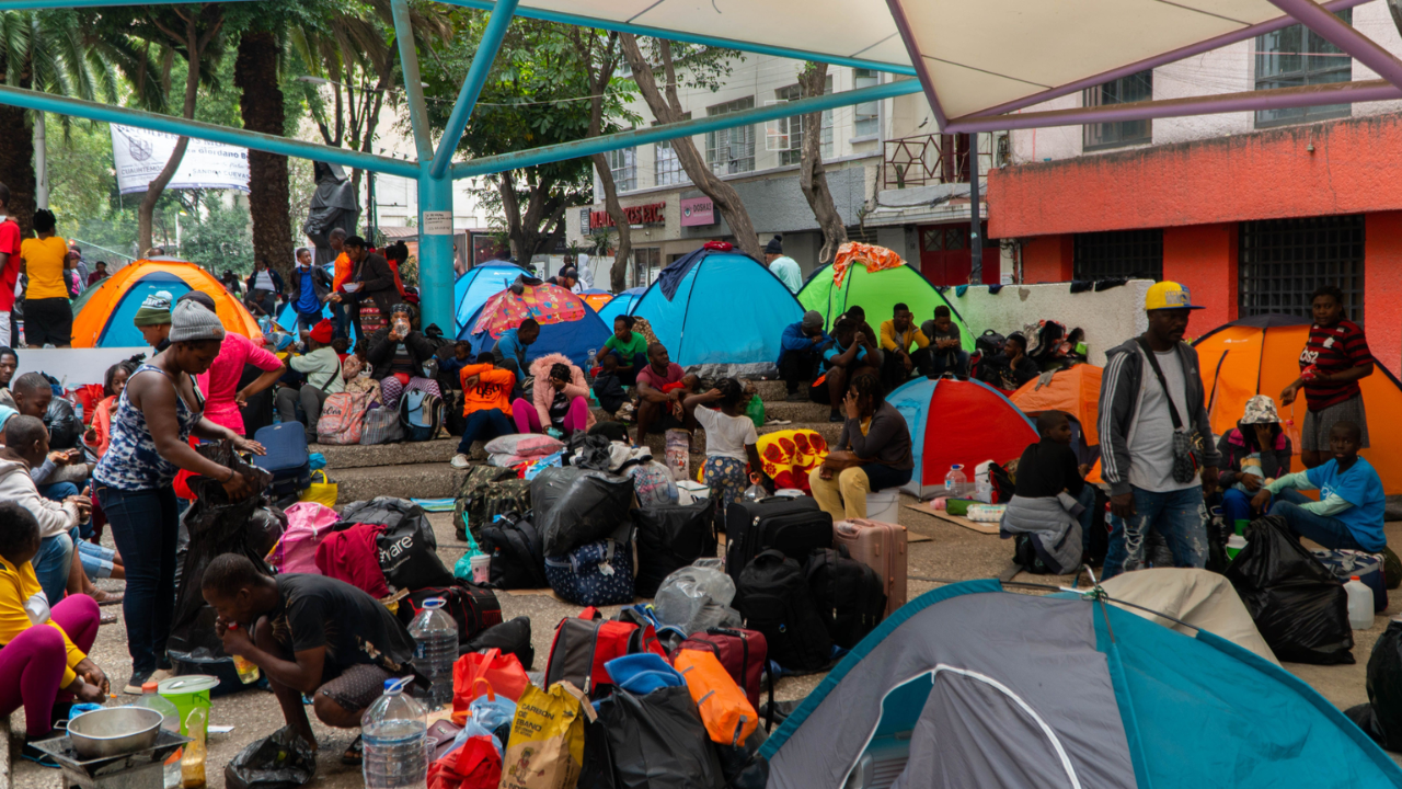 Anuncian ampliación de albergues para migrantes en CDMX