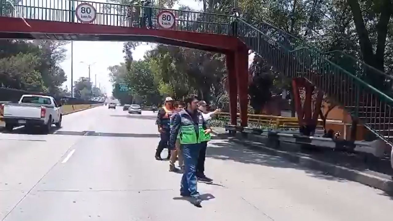¡Toma precauciones! Colapsa puente peatonal