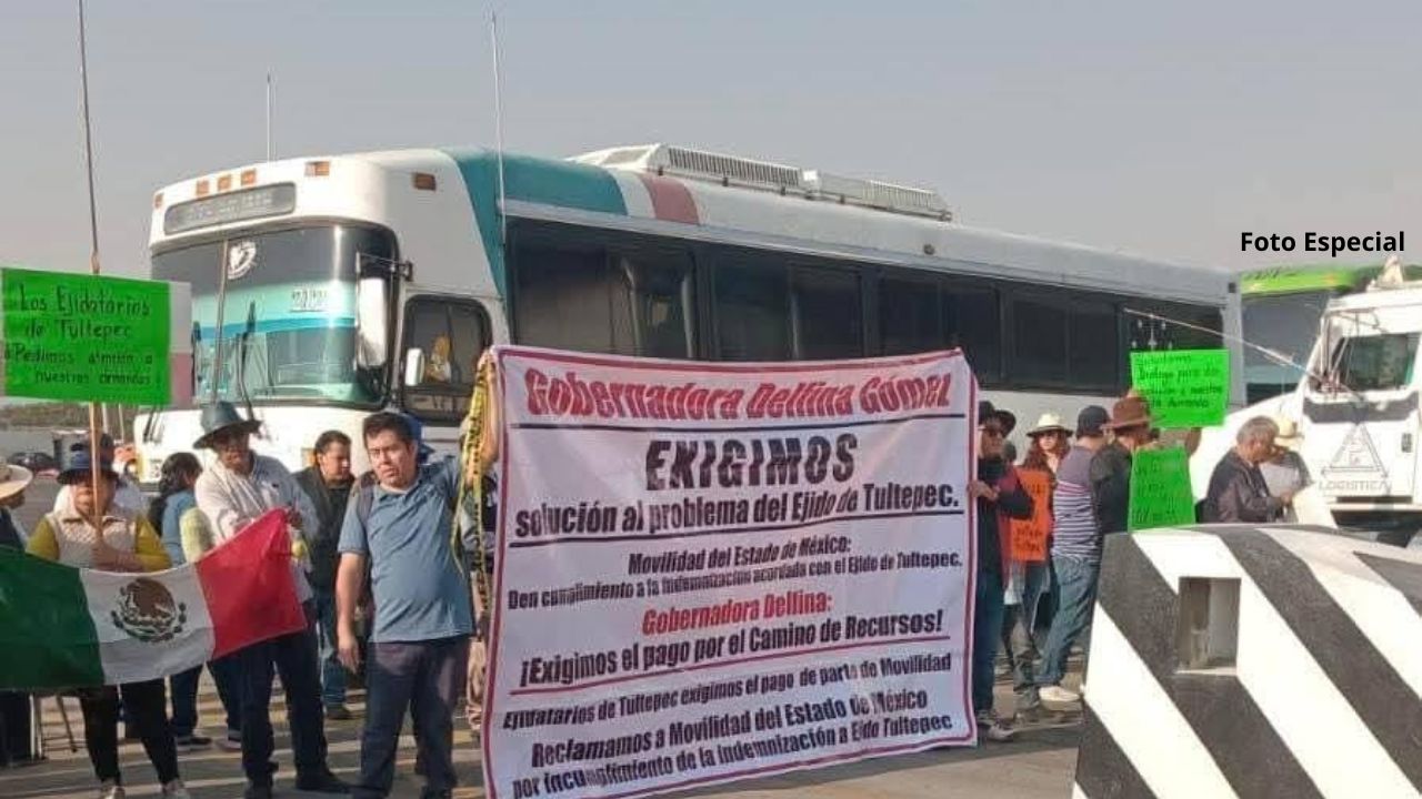 Ejidatarios de Tultepec bloquean el Circuito Exterior Mexiquense