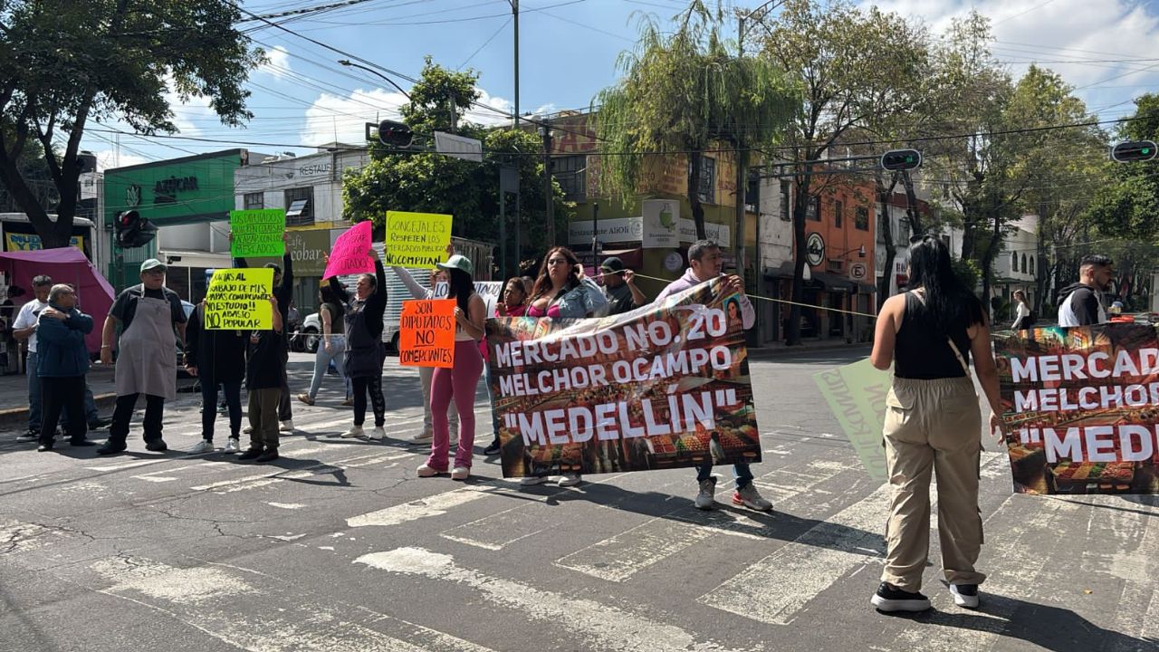 ¡Caos en CDMX! Comerciantes paralizan vialidades