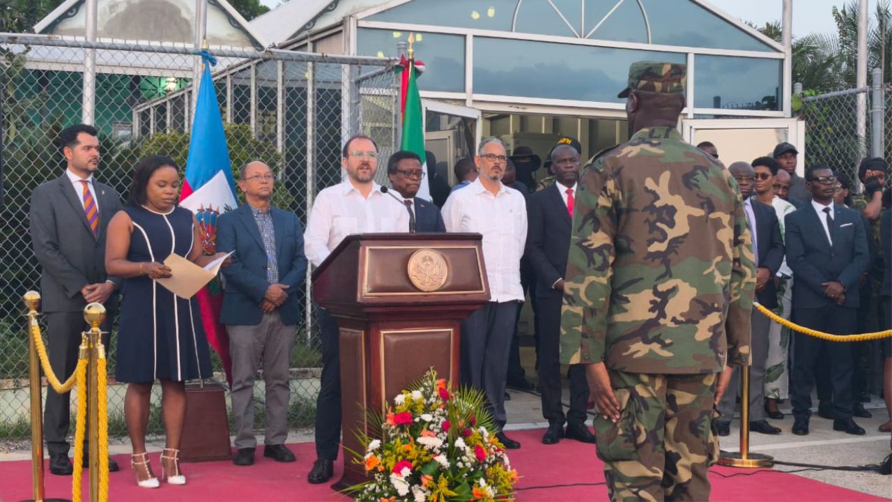 ¡Más de 900 haitianos capacitados por México en seguridad!