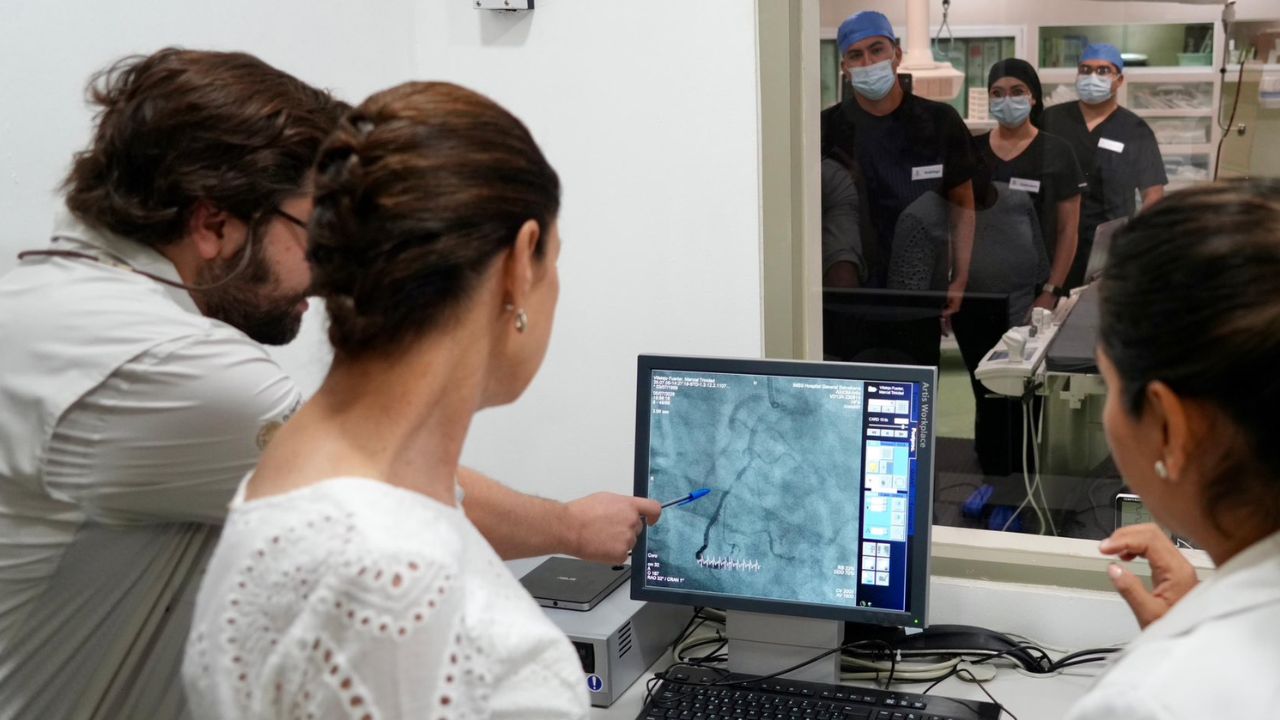 Sheinbaum inaugura sala de hemodinamia en hospital de BC