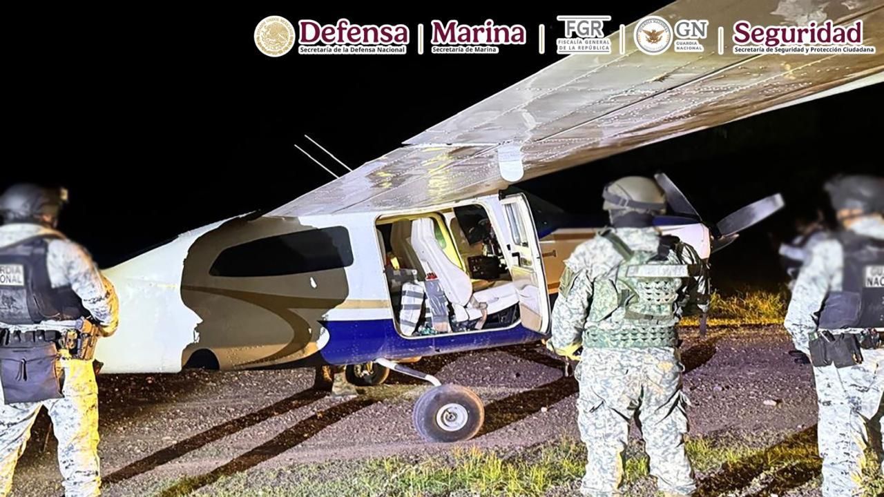 Aseguran avioneta con 247 kilos de cocaína en Colima